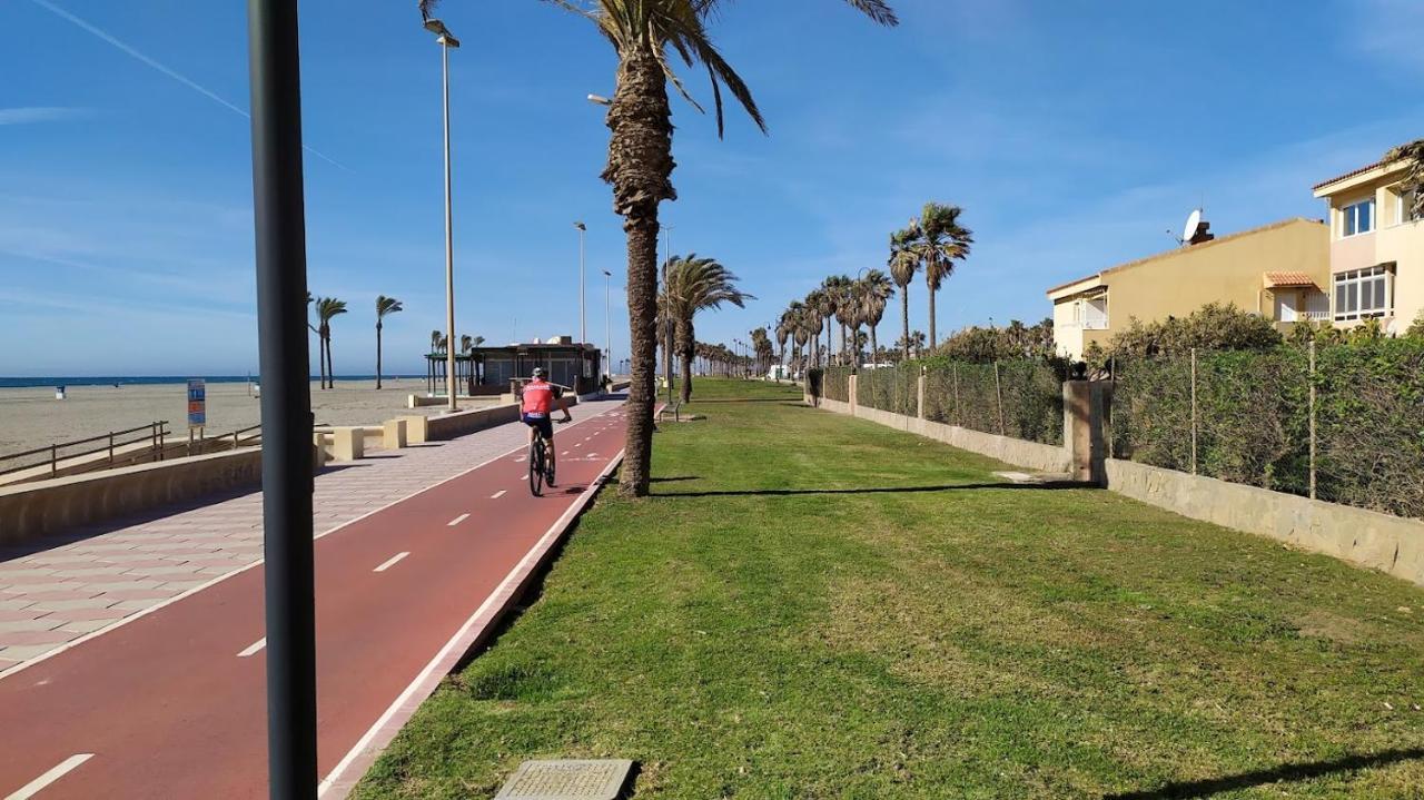 Atractivo Apartamento En La Playa Con Parking Roquetas de Mar Luaran gambar