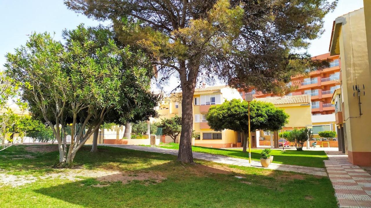 Atractivo Apartamento En La Playa Con Parking Roquetas de Mar Luaran gambar
