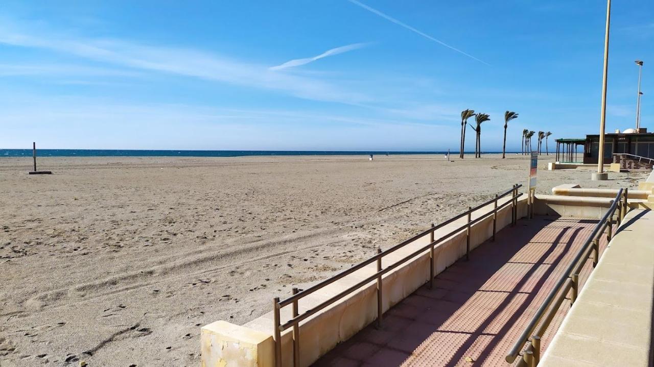 Atractivo Apartamento En La Playa Con Parking Roquetas de Mar Luaran gambar