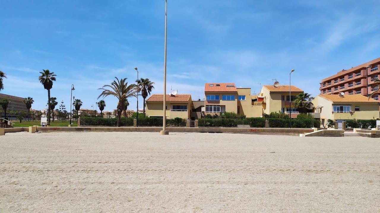 Atractivo Apartamento En La Playa Con Parking Roquetas de Mar Luaran gambar